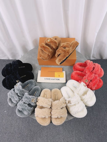 Pre Order Luxury Fur Gold Logo Platform Slippers